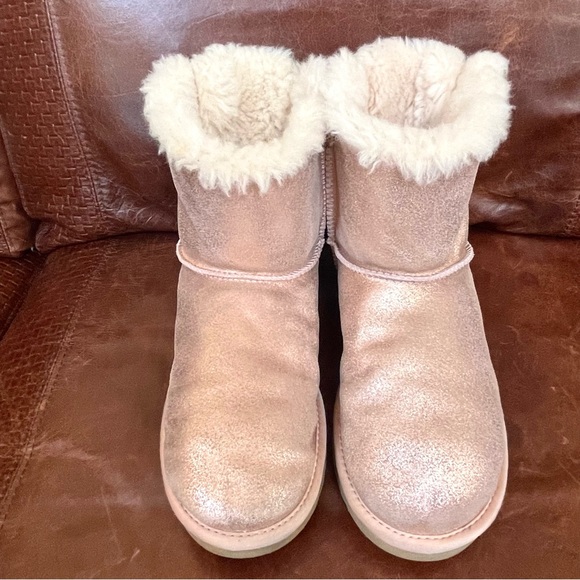 UGG Australia Shimmering Metallic Pink Booties With Fuzzy Bow Size 6 - Picture 9 of 9